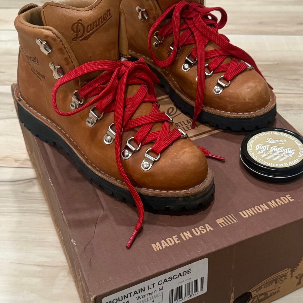 Danner Mountain LT Cascade Boots with Red Laces